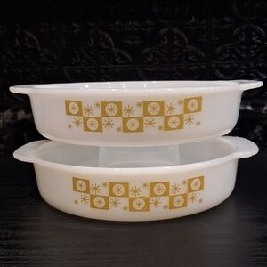 2pcs Vintage Fire King Star Glow Round Baking Casserole Dishes, Atomic Star, MCM